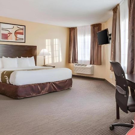 Quality Inn & Suites Arbor Extérieur photo