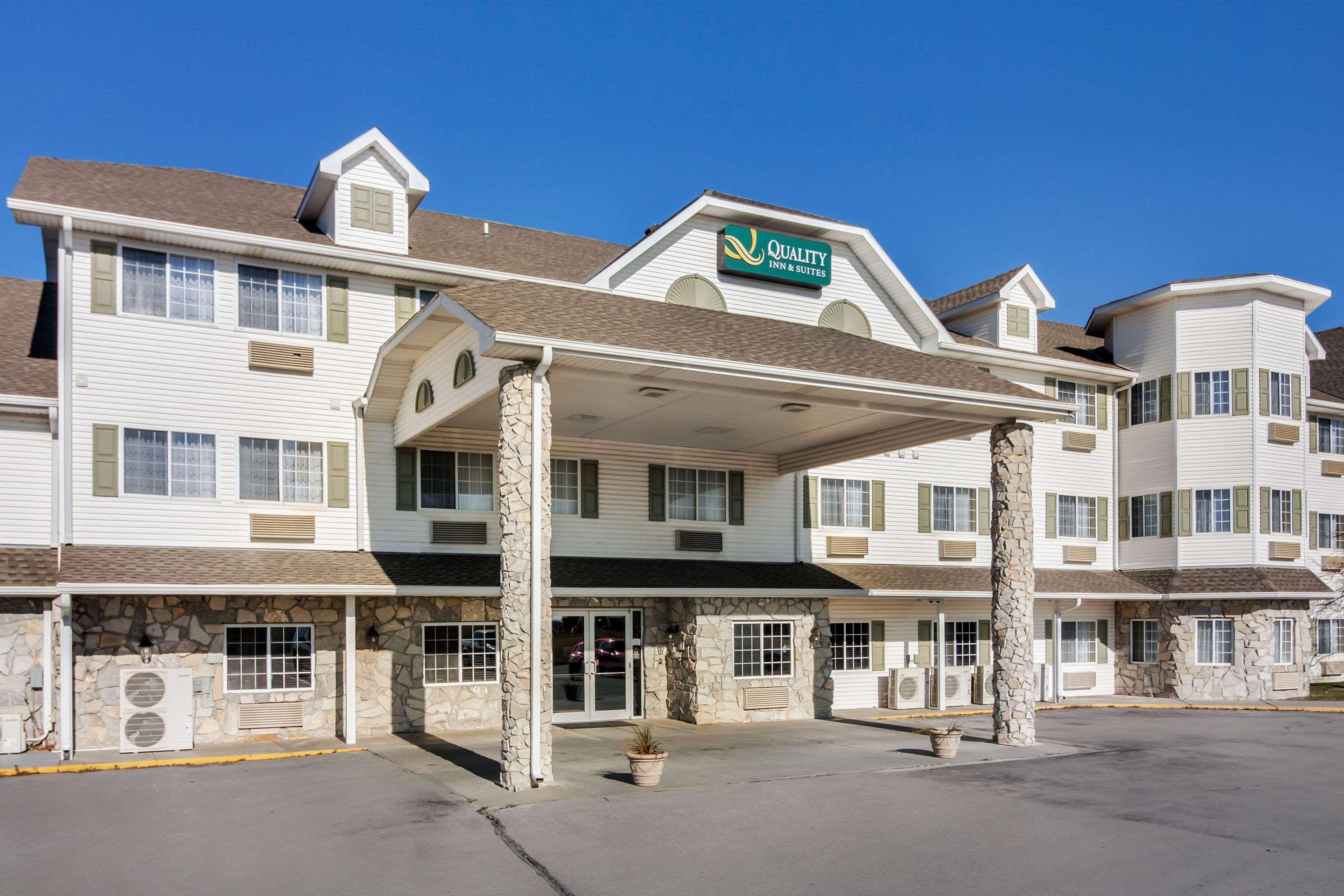 Quality Inn & Suites Arbor Extérieur photo