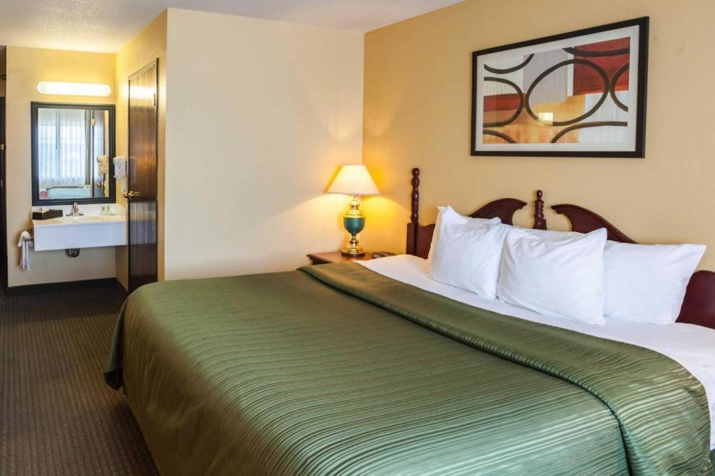 Quality Inn & Suites Arbor Extérieur photo