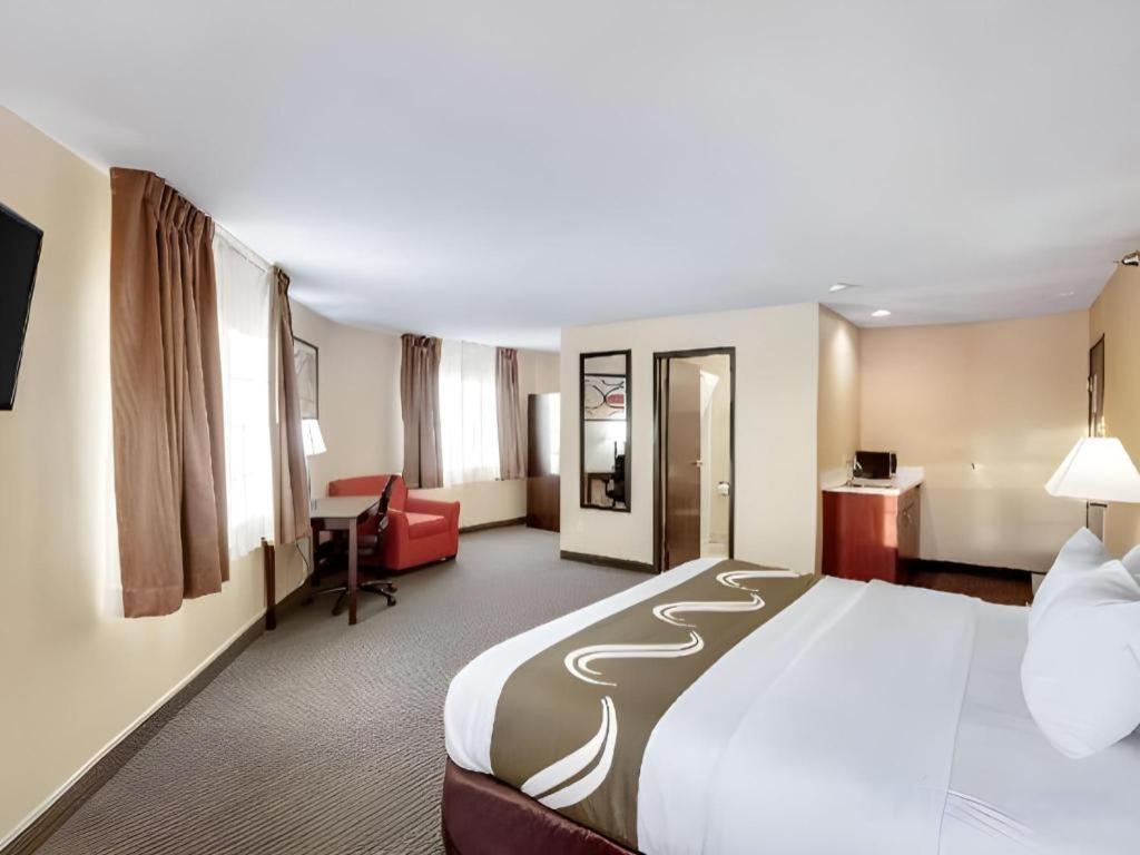 Quality Inn & Suites Arbor Extérieur photo