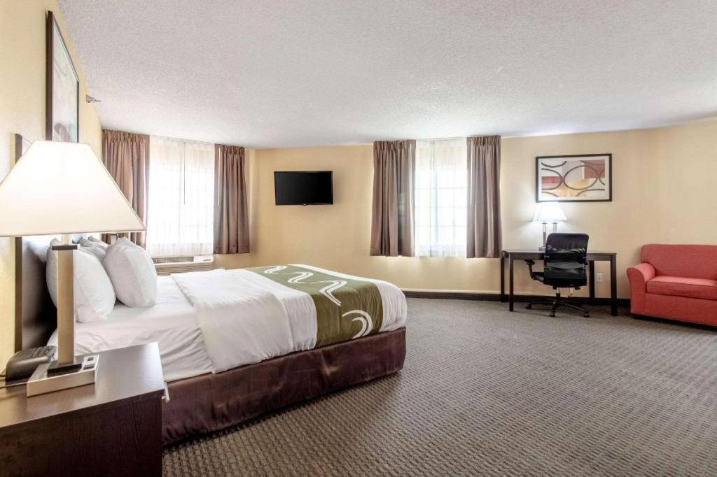 Quality Inn & Suites Arbor Extérieur photo