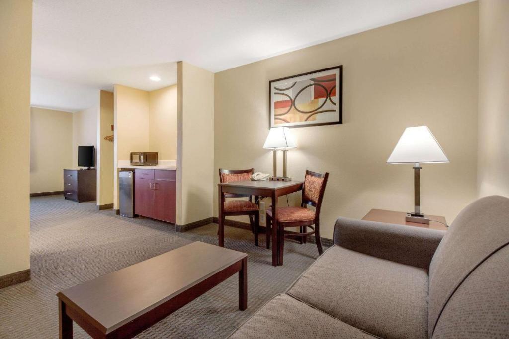 Quality Inn & Suites Arbor Extérieur photo