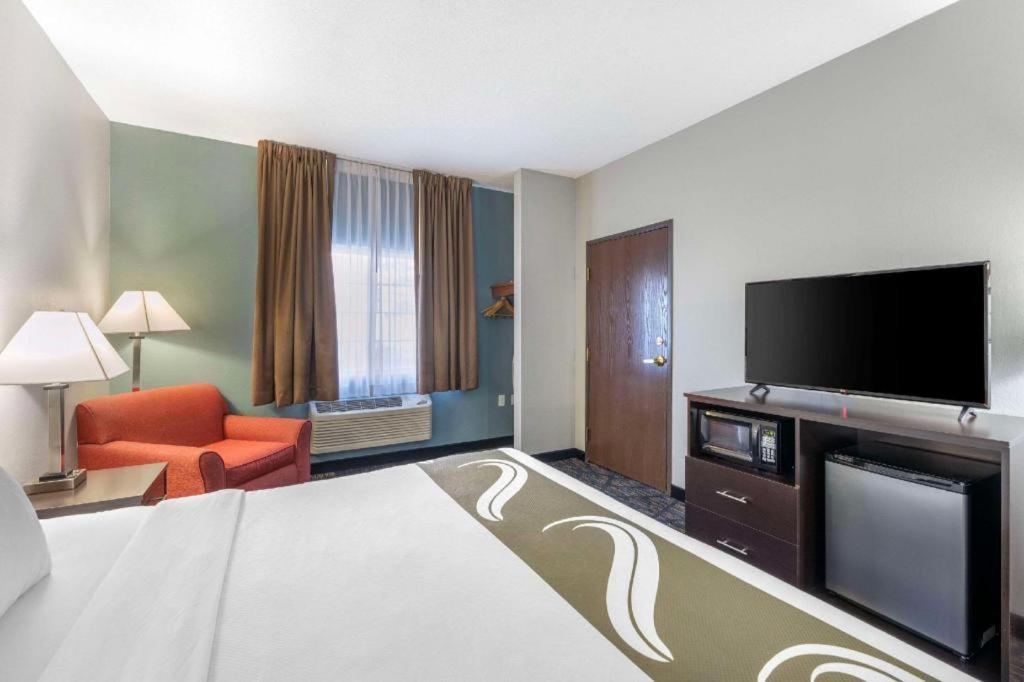 Quality Inn & Suites Arbor Extérieur photo