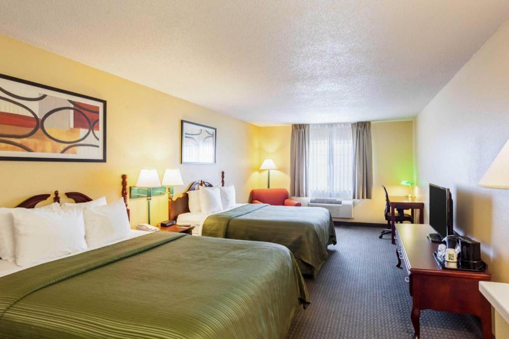 Quality Inn & Suites Arbor Extérieur photo
