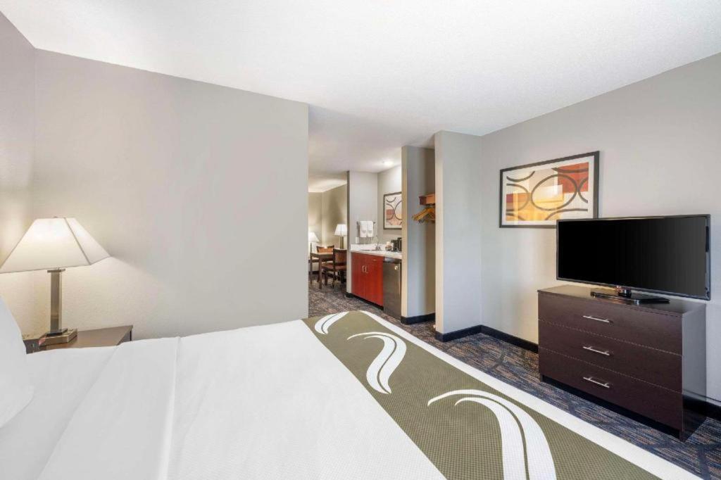 Quality Inn & Suites Arbor Extérieur photo