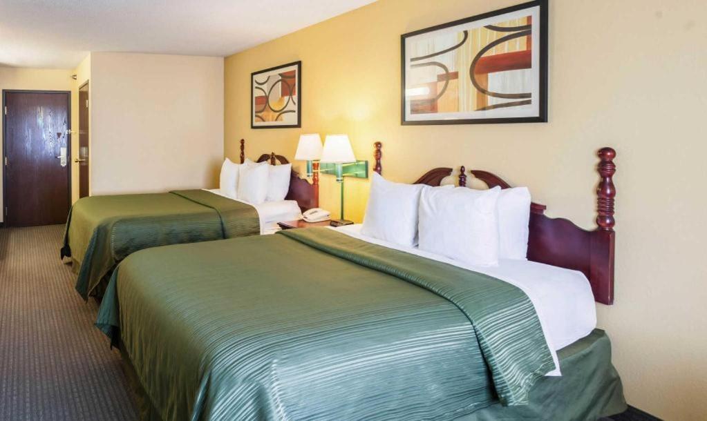 Quality Inn & Suites Arbor Extérieur photo