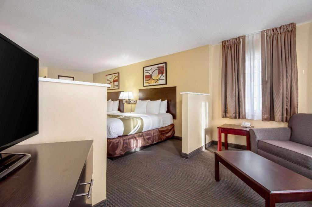 Quality Inn & Suites Arbor Extérieur photo