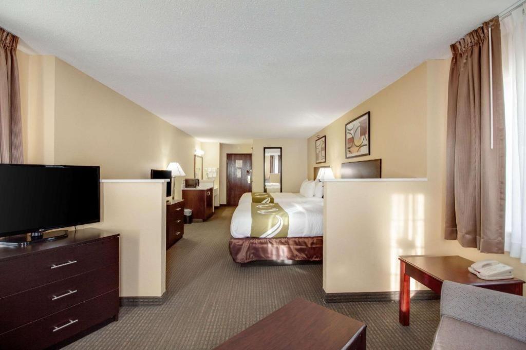 Quality Inn & Suites Arbor Extérieur photo