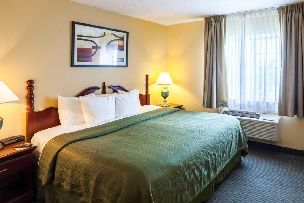 Quality Inn & Suites Arbor Extérieur photo