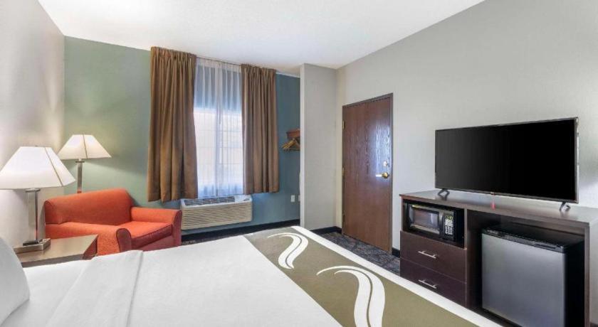 Quality Inn & Suites Arbor Extérieur photo