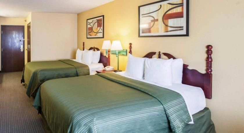 Quality Inn & Suites Arbor Extérieur photo