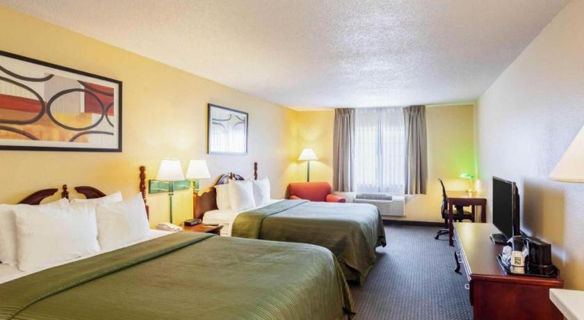 Quality Inn & Suites Arbor Extérieur photo