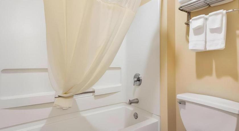 Quality Inn & Suites Arbor Extérieur photo