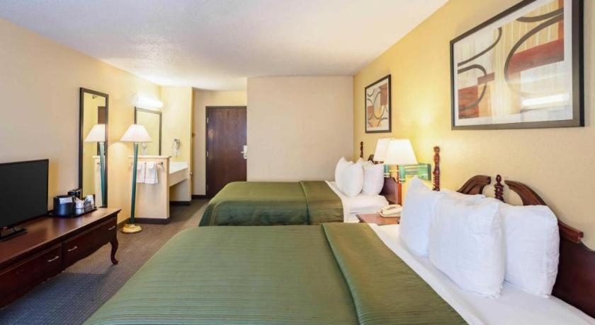 Quality Inn & Suites Arbor Extérieur photo
