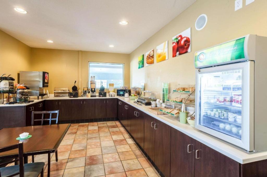 Quality Inn & Suites Arbor Extérieur photo